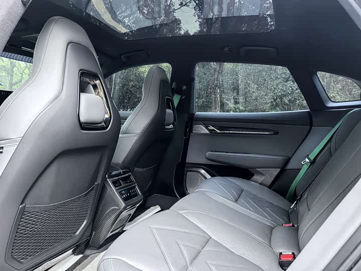 Фото 9 - Zeekr 001