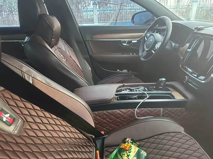 Фото 4 - Volvo S90