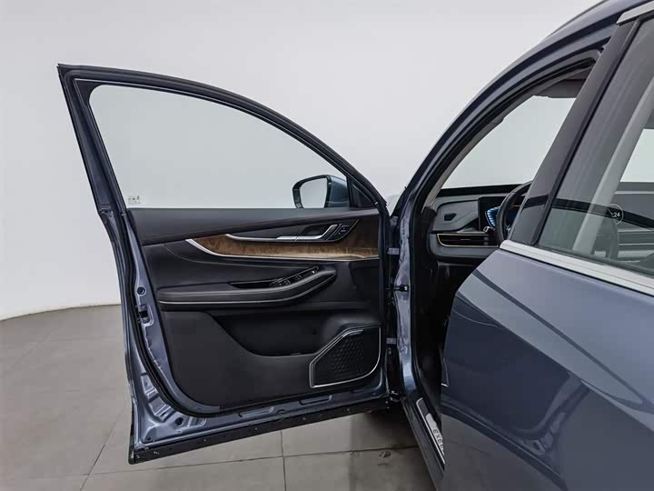 Фото 8 - Exeed LX