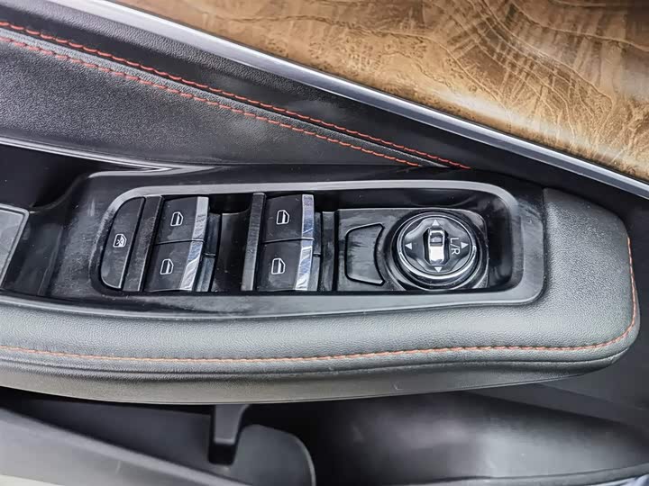 Фото 9 - Exeed LX