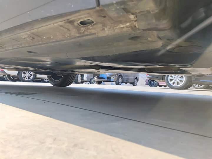 Фото 2 - Volkswagen Tiguan L Pro