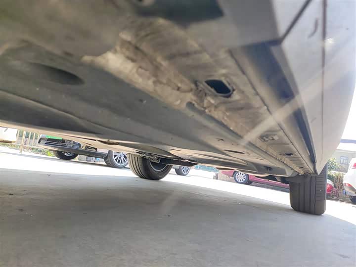 Фото 8 - Volkswagen Tiguan L Pro