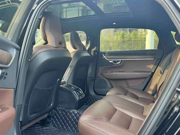 Фото 4 - Volvo S90