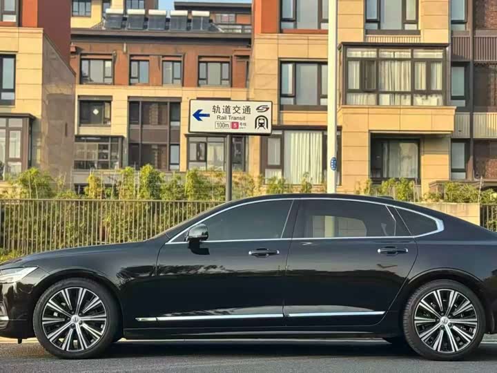 Фото 8 - Volvo S90