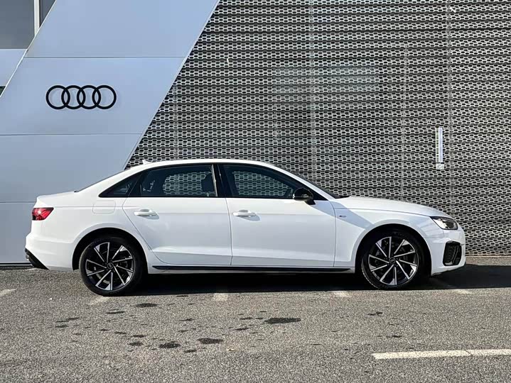 Фото 3 - Audi A4L