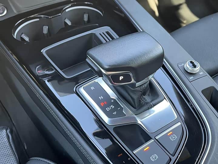 Фото 9 - Audi A4L