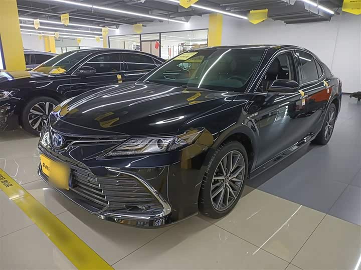Фото 1 - Toyota Camry