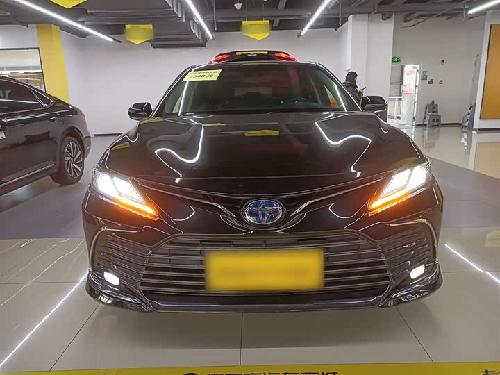 Фото 3 - Toyota Camry