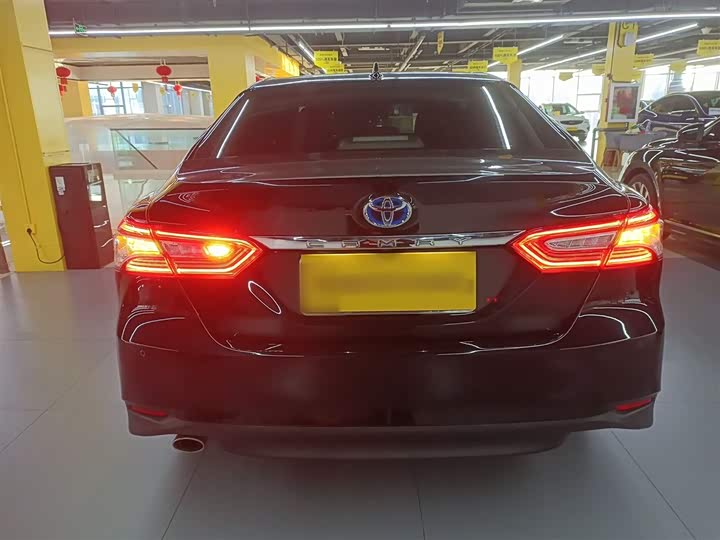 Фото 6 - Toyota Camry