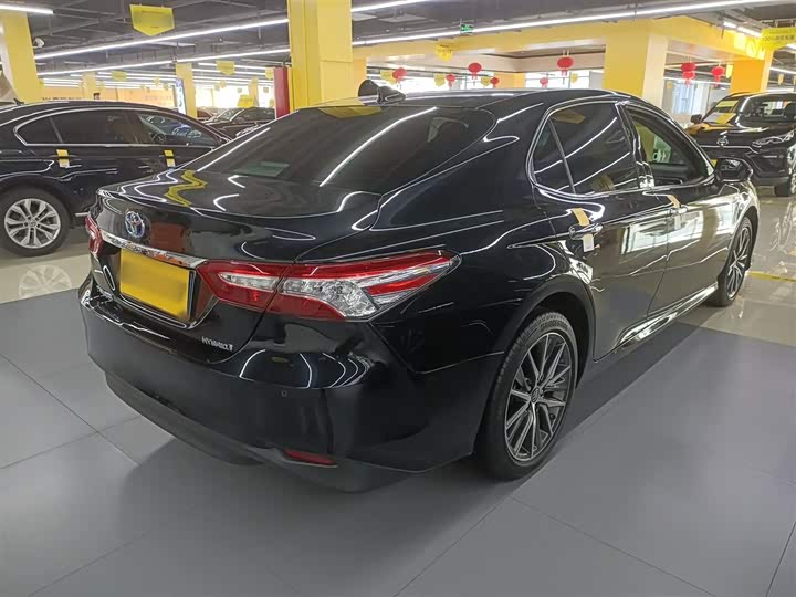 Фото 7 - Toyota Camry