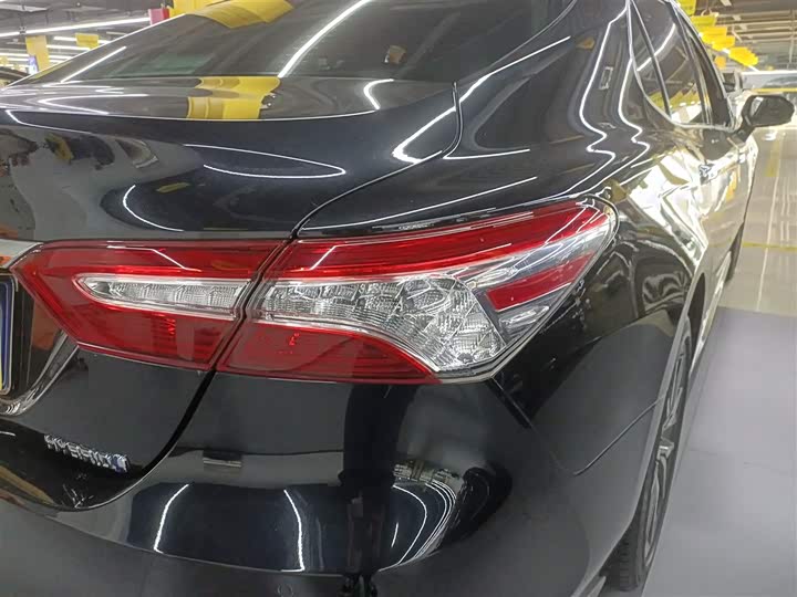 Фото 8 - Toyota Camry