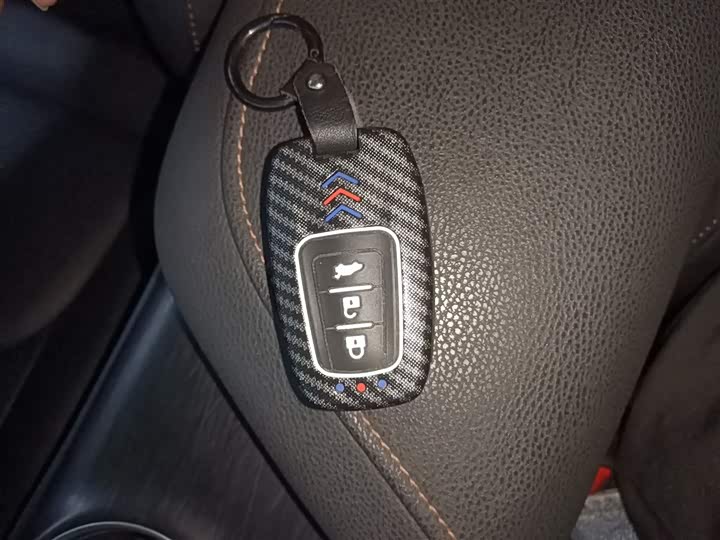 Фото 9 - Toyota Camry