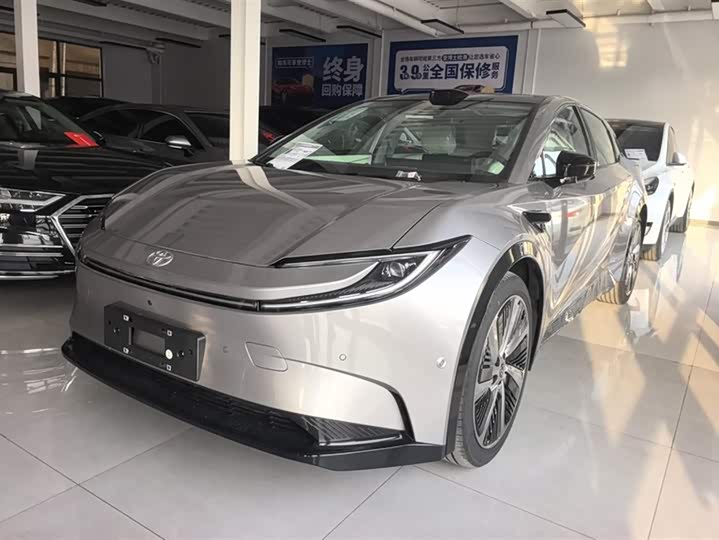 Фото 1 - Toyota bZ5