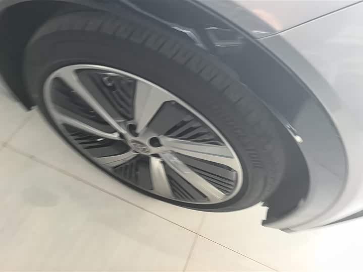 Фото 6 - Toyota bZ5