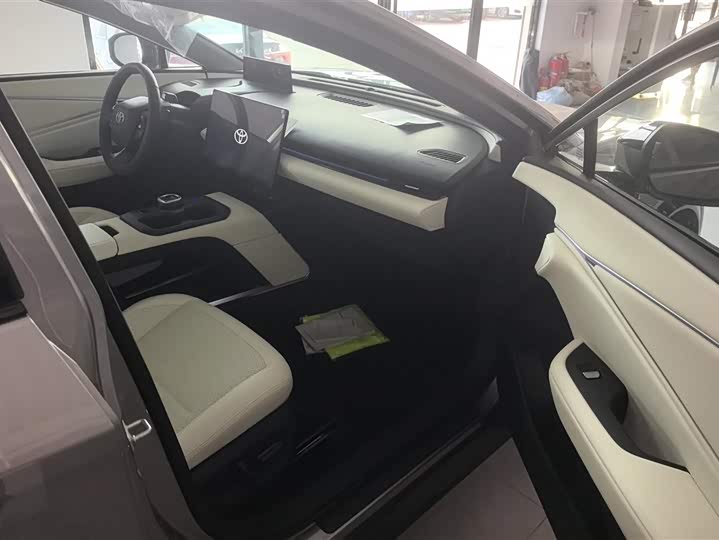 Фото 8 - Toyota bZ5