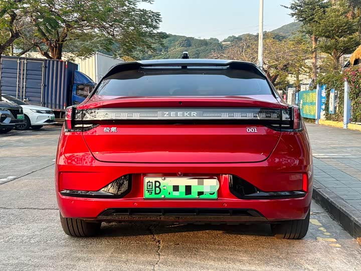Фото 6 - Zeekr 001