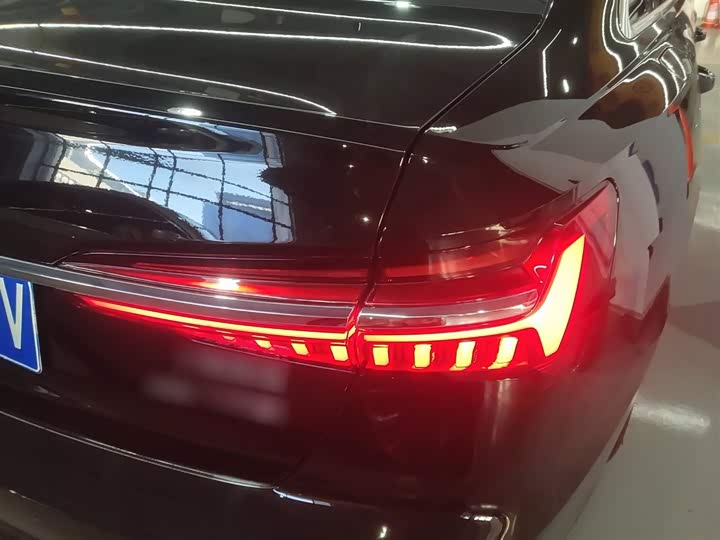 Фото 8 - Audi A6L