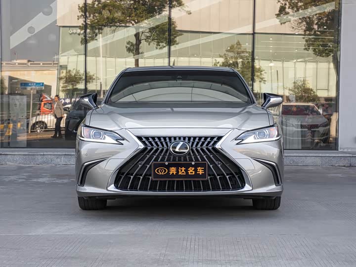 Фото 2 - Lexus ES
