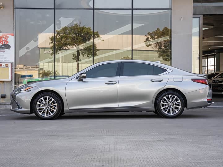 Фото 4 - Lexus ES