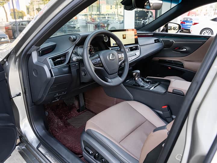 Фото 9 - Lexus ES