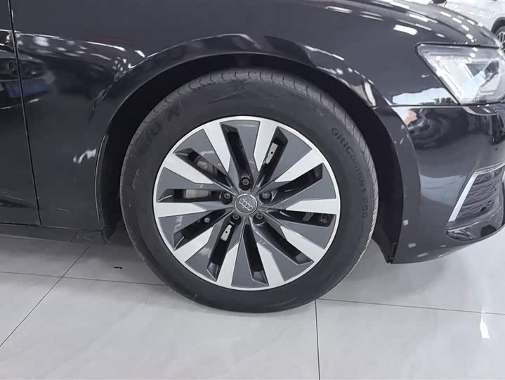 Фото 6 - Audi A6L