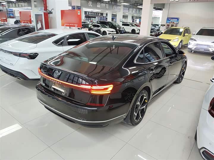 Фото 7 - Volkswagen Passat