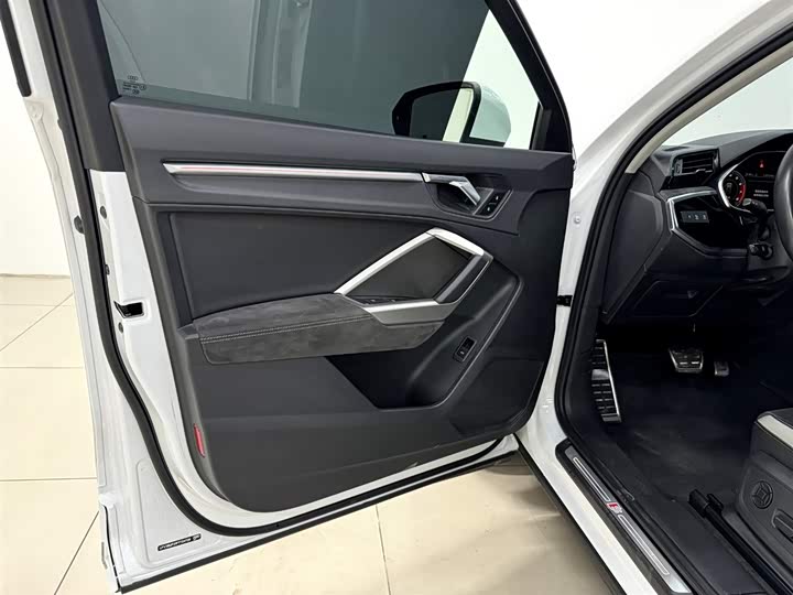 Фото 8 - Audi Q3