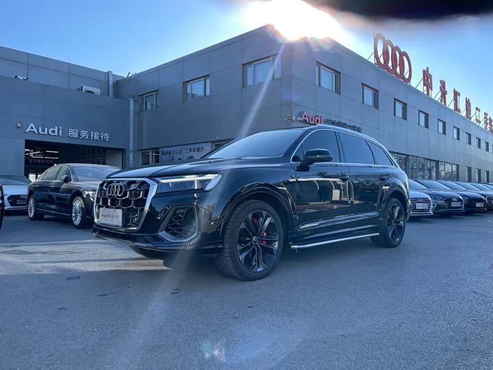 Фото 2 - Audi Q7