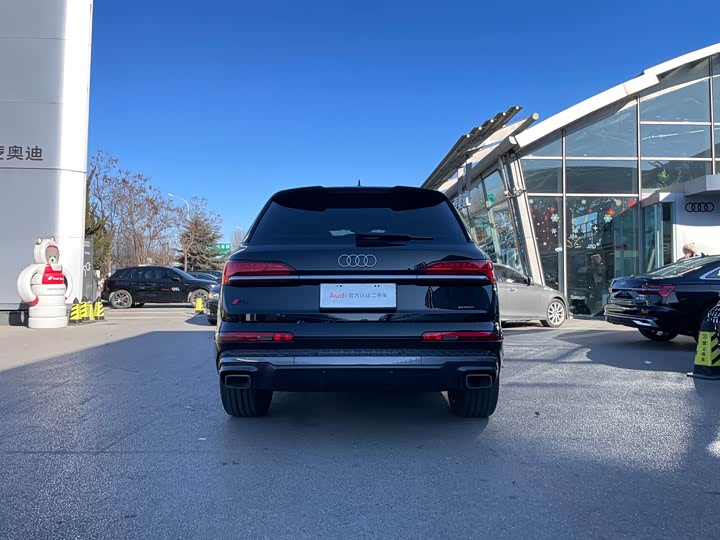 Фото 8 - Audi Q7