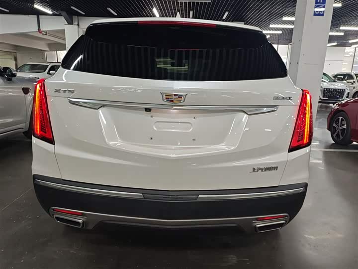 Фото 6 - Cadillac XT5
