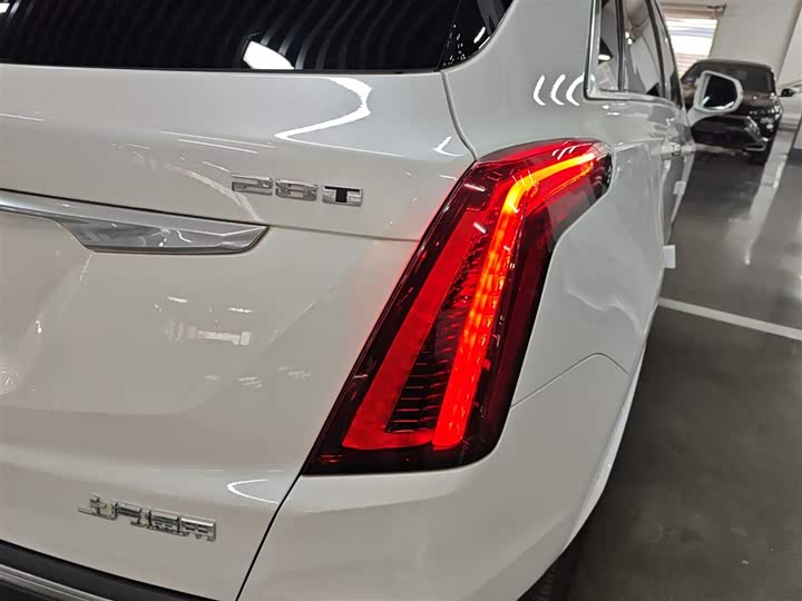 Фото 8 - Cadillac XT5