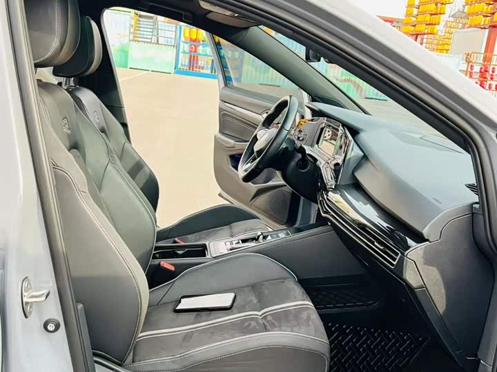 Фото 5 - Volkswagen Golf