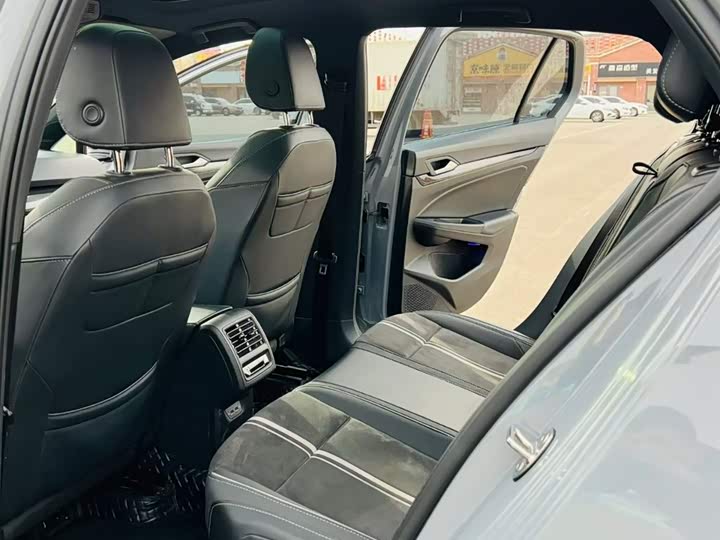 Фото 6 - Volkswagen Golf