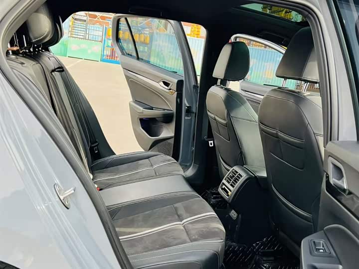 Фото 7 - Volkswagen Golf