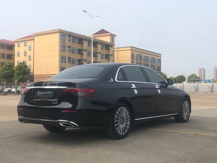 Фото 4 - Mercedes-Benz E-Class