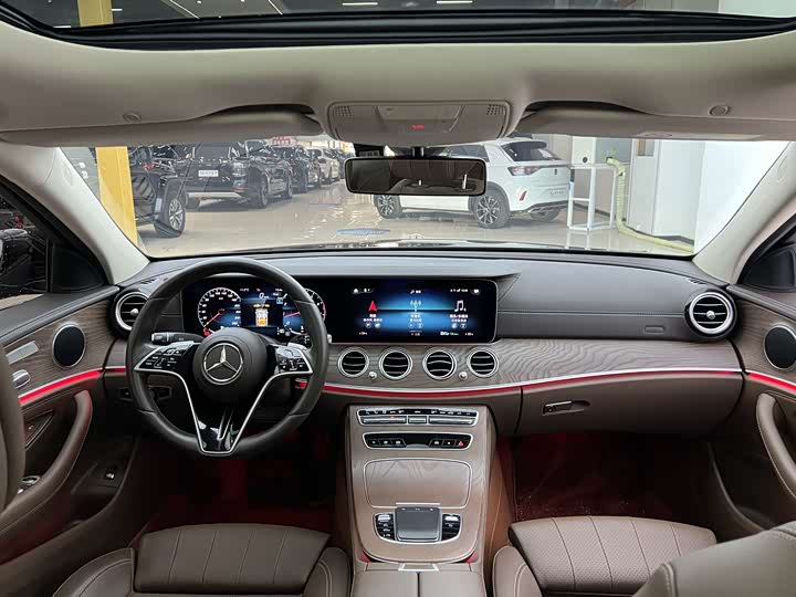 Фото 4 - Mercedes-Benz E-Class