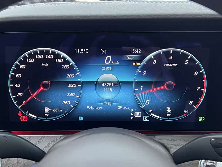 Фото 5 - Mercedes-Benz E-Class