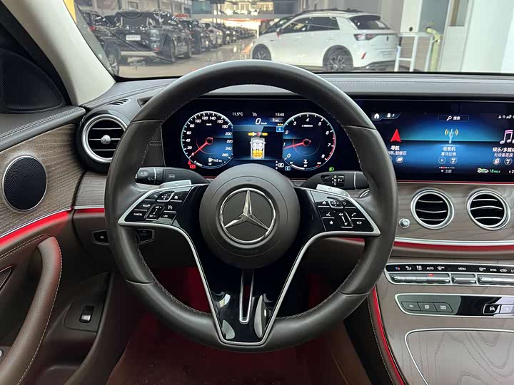 Фото 6 - Mercedes-Benz E-Class