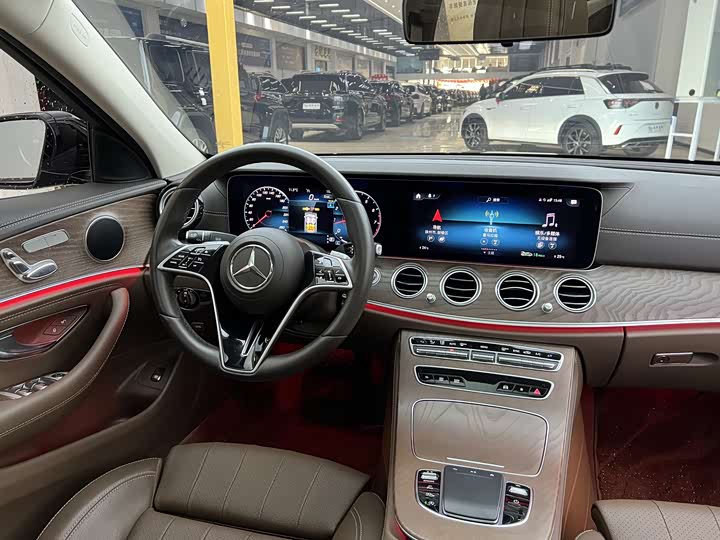 Фото 7 - Mercedes-Benz E-Class