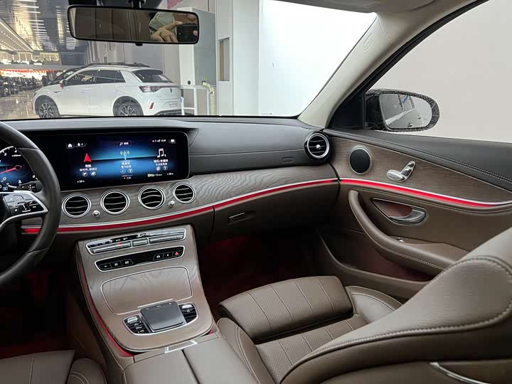 Фото 9 - Mercedes-Benz E-Class