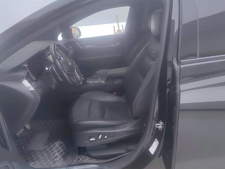 Фото 9 - Cadillac XT5