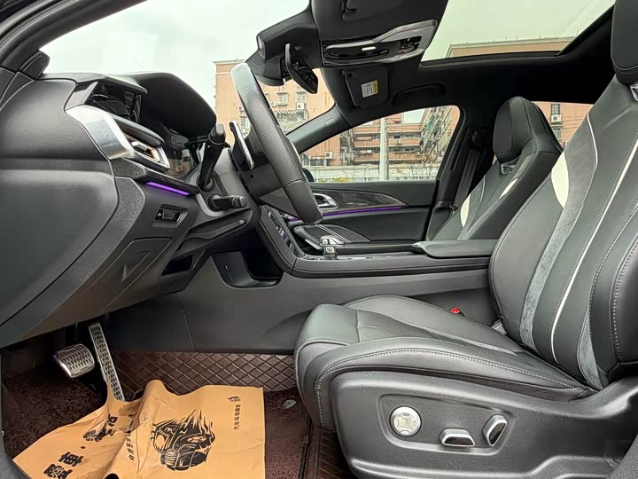 Фото 7 - Hongqi H6