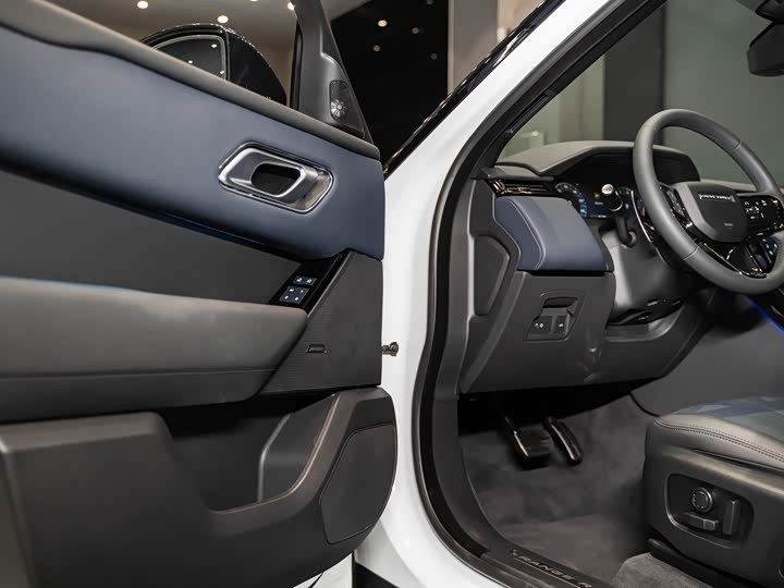 Фото 9 - Land Rover Range Rover Velar