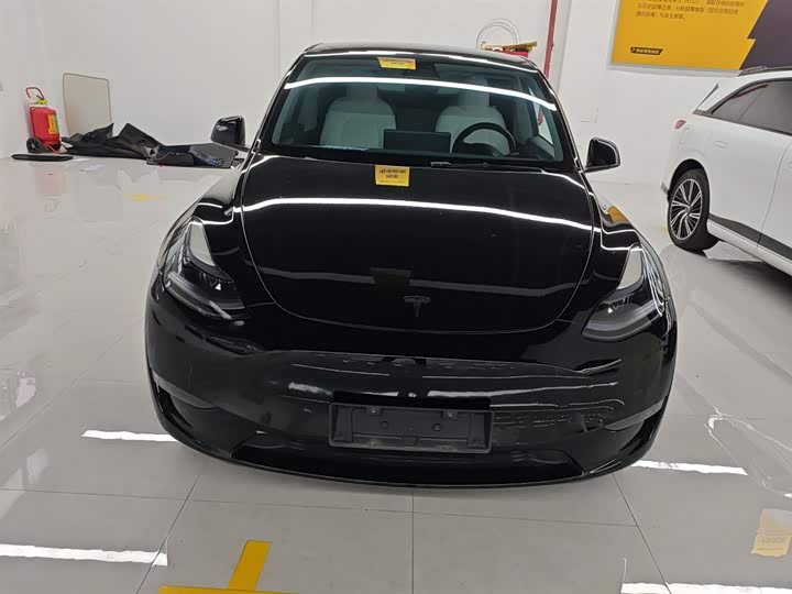 Фото 3 - Tesla Model Y