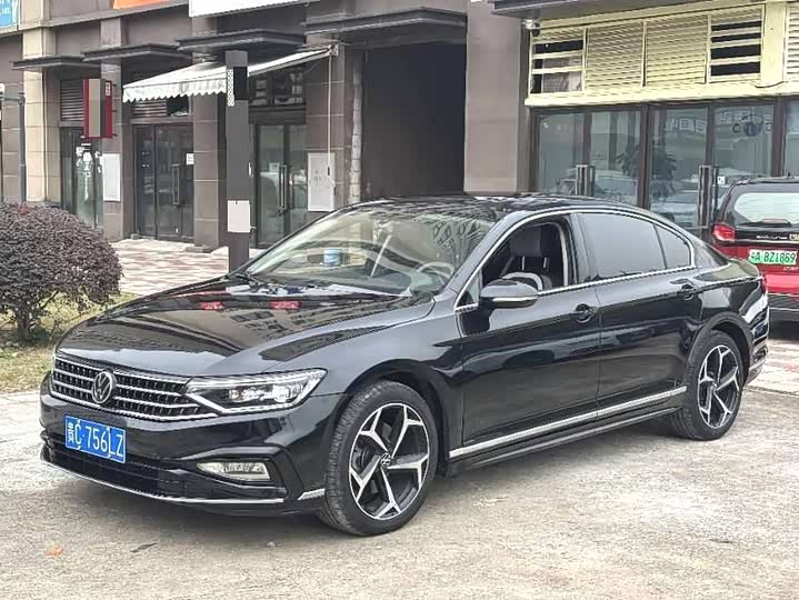 Фото 1 - Volkswagen Magotan