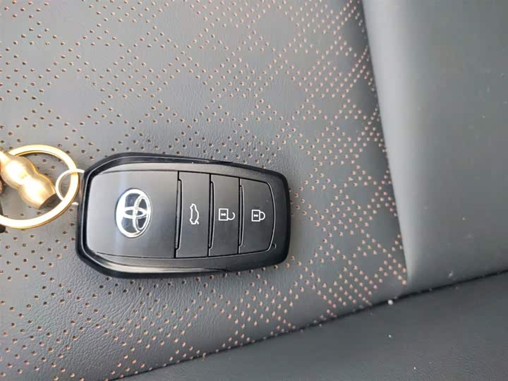 Фото 9 - Toyota Corolla