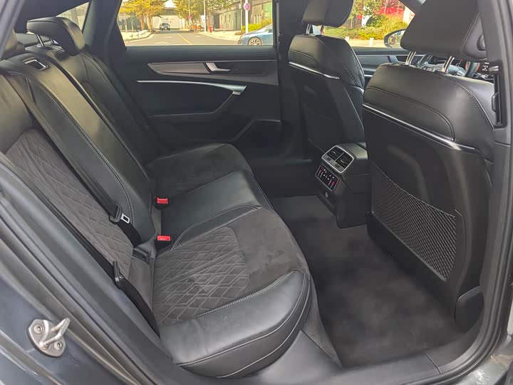 Фото 4 - Audi A6L