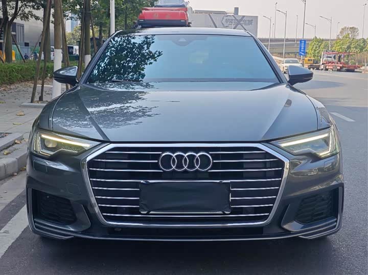Фото 5 - Audi A6L