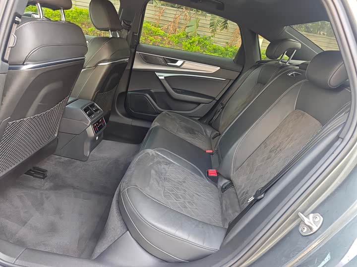 Фото 7 - Audi A6L