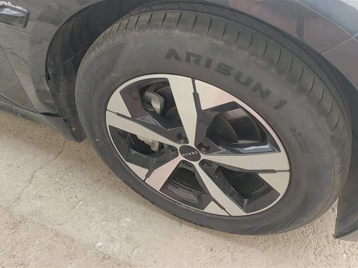 Фото 6 - Zeekr 001